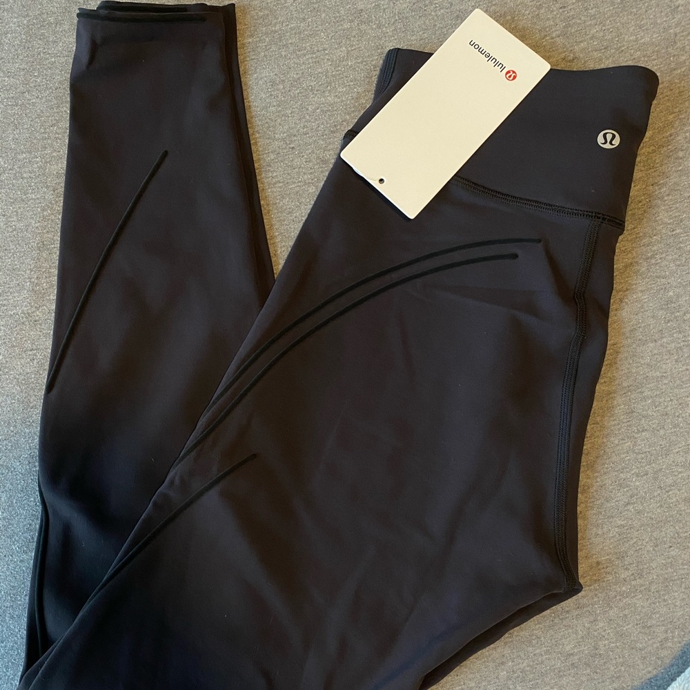 Lululemon SHR 28” Size 6 - Get In Line Leggings